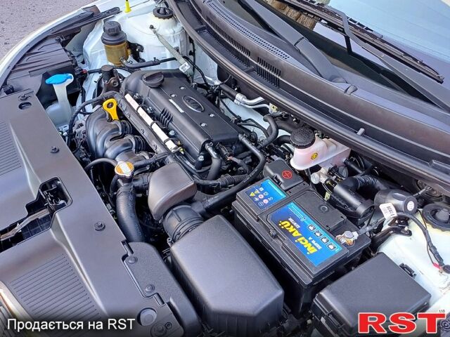 Білий Кіа Ріо, об'ємом двигуна 1.4 л та пробігом 52 тис. км за 8900 $, фото 8 на Automoto.ua