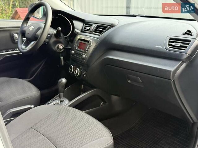 Белый Киа Рио, объемом двигателя 1.6 л и пробегом 82 тыс. км за 9600 $, фото 43 на Automoto.ua