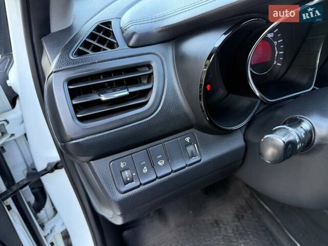 Белый Киа Рио, объемом двигателя 1.59 л и пробегом 114 тыс. км за 8900 $, фото 18 на Automoto.ua