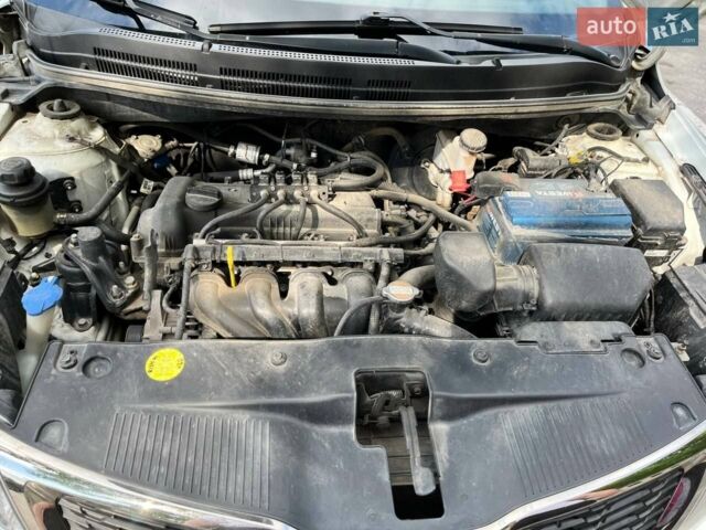 Белый Киа Рио, объемом двигателя 1.4 л и пробегом 220 тыс. км за 6900 $, фото 4 на Automoto.ua