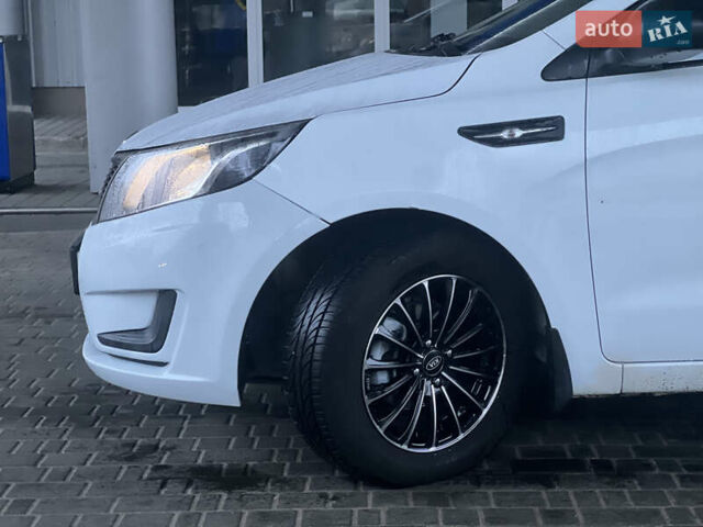 Белый Киа Рио, объемом двигателя 1.4 л и пробегом 150 тыс. км за 6499 $, фото 16 на Automoto.ua
