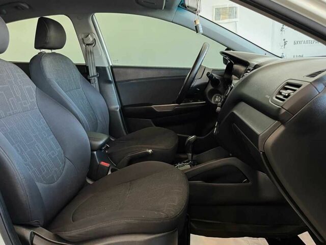 Білий Кіа Ріо, об'ємом двигуна 1.6 л та пробігом 182 тис. км за 7330 $, фото 21 на Automoto.ua