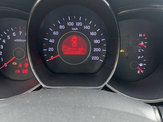 Білий Кіа Ріо, об'ємом двигуна 1.6 л та пробігом 280 тис. км за 8304 $, фото 8 на Automoto.ua