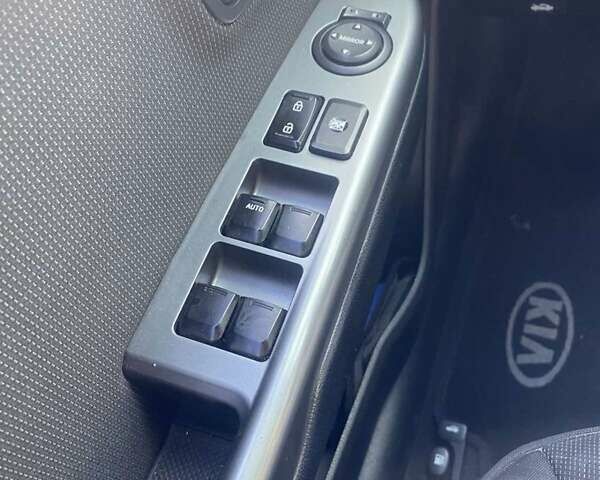 Белый Киа Рио, объемом двигателя 1.6 л и пробегом 186 тыс. км за 8100 $, фото 1 на Automoto.ua
