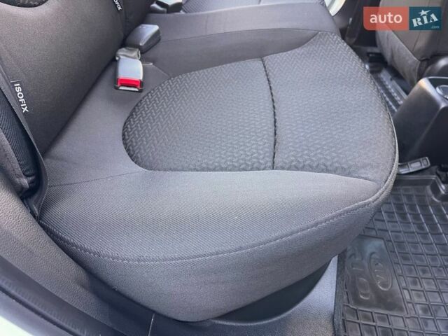 Білий Кіа Ріо, об'ємом двигуна 1.6 л та пробігом 48 тис. км за 10200 $, фото 22 на Automoto.ua