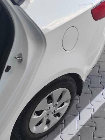 Білий Кіа Ріо, об'ємом двигуна 1.4 л та пробігом 168 тис. км за 7800 $, фото 11 на Automoto.ua