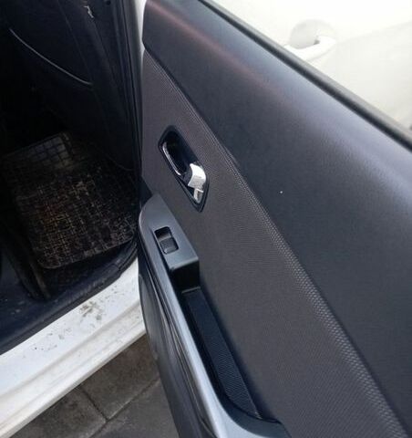 Білий Кіа Ріо, об'ємом двигуна 1.6 л та пробігом 150 тис. км за 7000 $, фото 22 на Automoto.ua