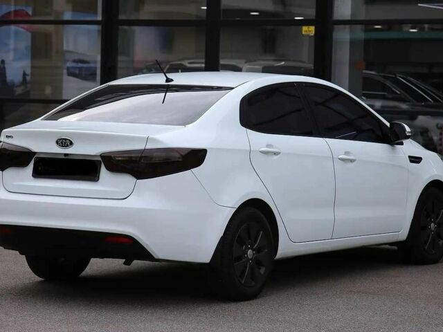 Белый Киа Рио, объемом двигателя 1.6 л и пробегом 125 тыс. км за 7900 $, фото 5 на Automoto.ua