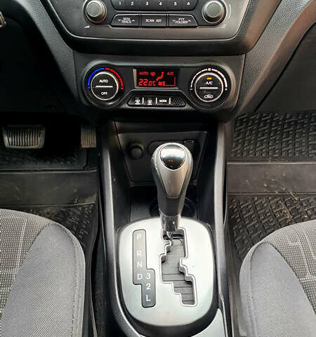 Белый Киа Рио, объемом двигателя 1.59 л и пробегом 159 тыс. км за 8800 $, фото 13 на Automoto.ua