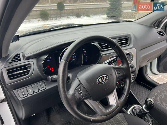Белый Киа Рио, объемом двигателя 1.6 л и пробегом 42 тыс. км за 9700 $, фото 39 на Automoto.ua