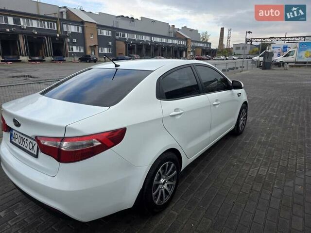 Белый Киа Рио, объемом двигателя 1.4 л и пробегом 288 тыс. км за 7000 $, фото 7 на Automoto.ua