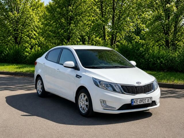 Белый Киа Рио, объемом двигателя 1.4 л и пробегом 210 тыс. км за 5700 $, фото 1 на Automoto.ua