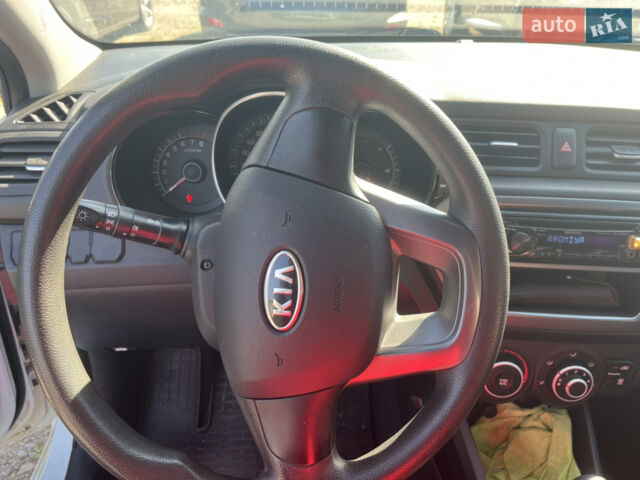 Белый Киа Рио, объемом двигателя 1.4 л и пробегом 41 тыс. км за 8700 $, фото 10 на Automoto.ua