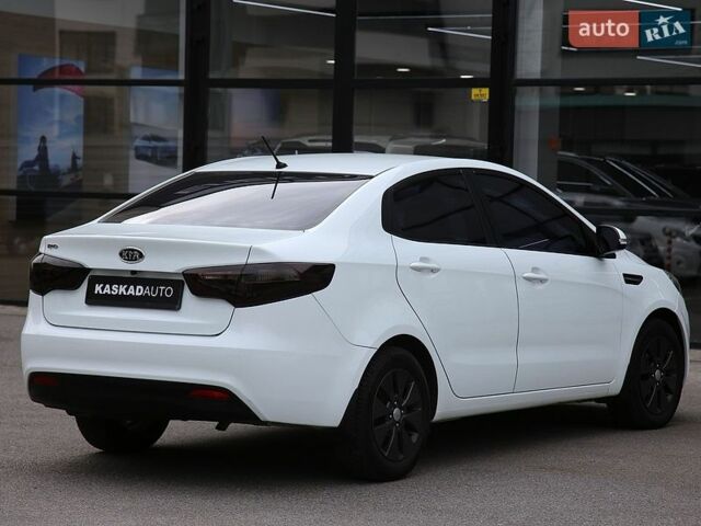 Белый Киа Рио, объемом двигателя 1.6 л и пробегом 127 тыс. км за 8600 $, фото 5 на Automoto.ua