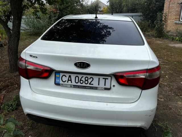 Білий Кіа Ріо, об'ємом двигуна 1.4 л та пробігом 180 тис. км за 3000 $, фото 3 на Automoto.ua