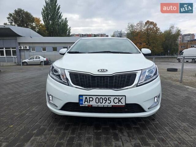 Белый Киа Рио, объемом двигателя 1.4 л и пробегом 288 тыс. км за 7500 $, фото 1 на Automoto.ua