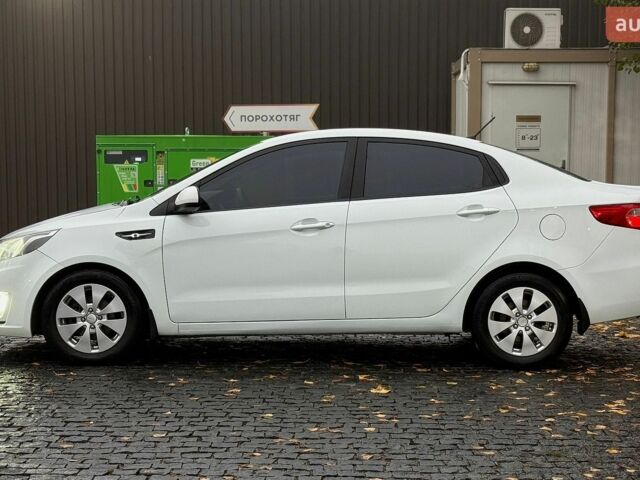 Белый Киа Рио, объемом двигателя 1.6 л и пробегом 160 тыс. км за 8250 $, фото 6 на Automoto.ua