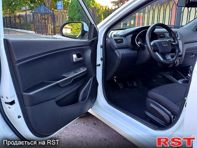 Білий Кіа Ріо, об'ємом двигуна 1.4 л та пробігом 52 тис. км за 8900 $, фото 5 на Automoto.ua