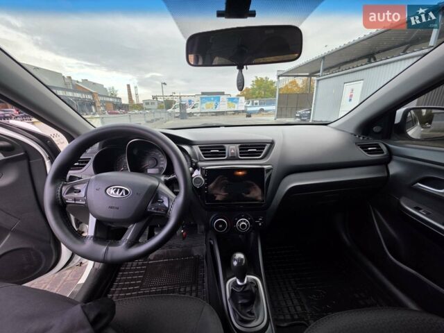 Белый Киа Рио, объемом двигателя 1.4 л и пробегом 288 тыс. км за 6500 $, фото 20 на Automoto.ua