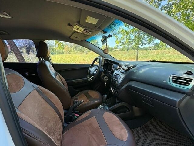 Белый Киа Рио, объемом двигателя 1.4 л и пробегом 131 тыс. км за 8499 $, фото 12 на Automoto.ua