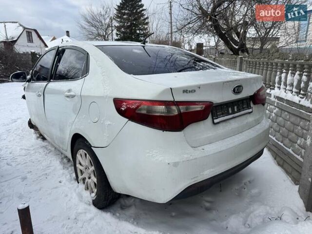 Белый Киа Рио, объемом двигателя 1.4 л и пробегом 175 тыс. км за 2800 $, фото 3 на Automoto.ua