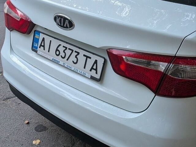 Белый Киа Рио, объемом двигателя 1.6 л и пробегом 160 тыс. км за 8000 $, фото 4 на Automoto.ua