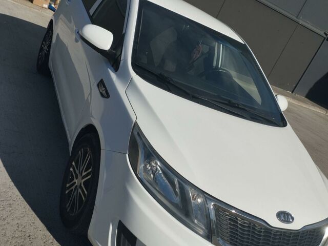 Белый Киа Рио, объемом двигателя 1.4 л и пробегом 177 тыс. км за 7500 $, фото 1 на Automoto.ua