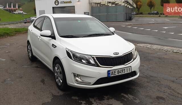 Белый Киа Рио, объемом двигателя 1.4 л и пробегом 175 тыс. км за 6900 $, фото 2 на Automoto.ua