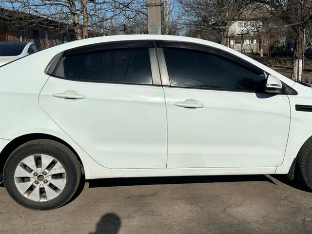 Белый Киа Рио, объемом двигателя 1.59 л и пробегом 221 тыс. км за 6000 $, фото 3 на Automoto.ua