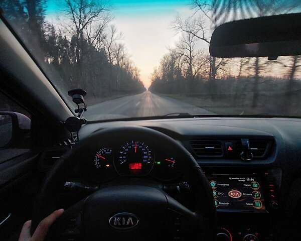 Білий Кіа Ріо, об'ємом двигуна 1.4 л та пробігом 266 тис. км за 6900 $, фото 8 на Automoto.ua