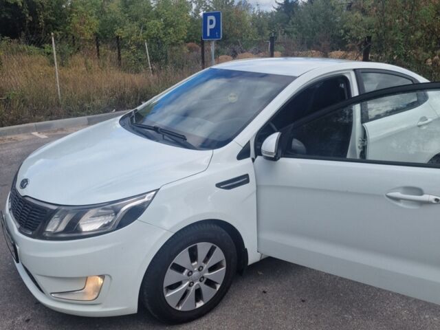 Білий Кіа Ріо, об'ємом двигуна 1.6 л та пробігом 152 тис. км за 7769 $, фото 10 на Automoto.ua