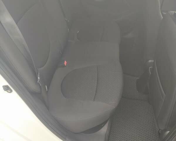 Білий Кіа Ріо, об'ємом двигуна 1.4 л та пробігом 157 тис. км за 6700 $, фото 9 на Automoto.ua