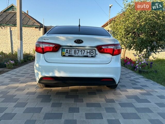 Белый Киа Рио, объемом двигателя 1.4 л и пробегом 173 тыс. км за 7000 $, фото 4 на Automoto.ua