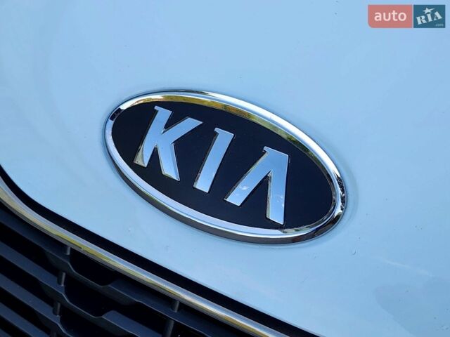 Белый Киа Рио, объемом двигателя 1.4 л и пробегом 143 тыс. км за 9350 $, фото 44 на Automoto.ua