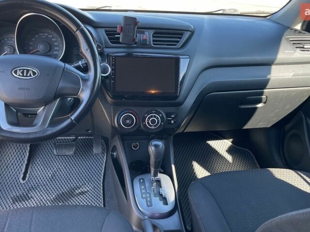 Белый Киа Рио, объемом двигателя 1.4 л и пробегом 228 тыс. км за 6700 $, фото 8 на Automoto.ua