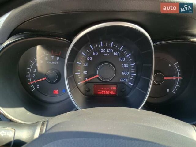 Белый Киа Рио, объемом двигателя 1.4 л и пробегом 224 тыс. км за 7200 $, фото 9 на Automoto.ua
