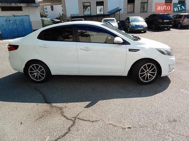 Білий Кіа Ріо, об'ємом двигуна 1.6 л та пробігом 202 тис. км за 6500 $, фото 12 на Automoto.ua