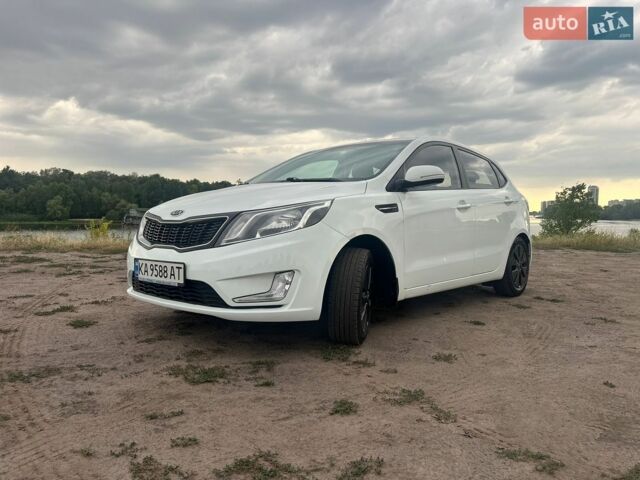 Белый Киа Рио, объемом двигателя 1.6 л и пробегом 200 тыс. км за 7500 $, фото 3 на Automoto.ua