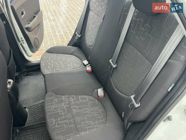 Белый Киа Рио, объемом двигателя 1.6 л и пробегом 42 тыс. км за 9700 $, фото 54 на Automoto.ua