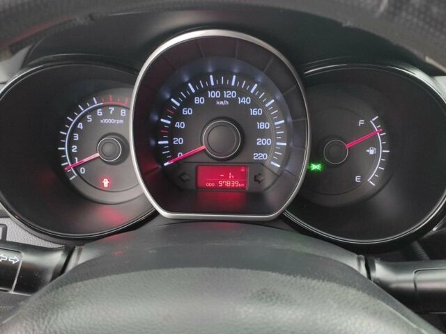 Білий Кіа Ріо, об'ємом двигуна 1.4 л та пробігом 98 тис. км за 8600 $, фото 8 на Automoto.ua
