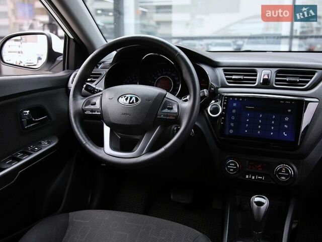 Белый Киа Рио, объемом двигателя 1.6 л и пробегом 127 тыс. км за 8600 $, фото 10 на Automoto.ua
