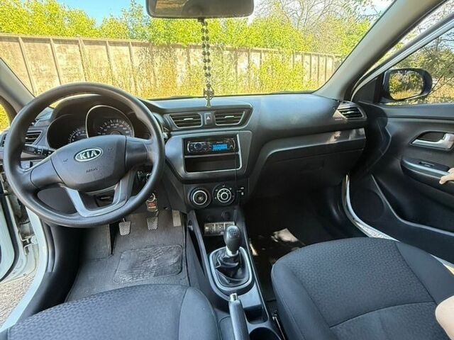 Белый Киа Рио, объемом двигателя 1.4 л и пробегом 129 тыс. км за 7500 $, фото 19 на Automoto.ua