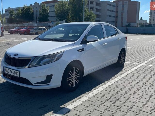 Белый Киа Рио, объемом двигателя 1.4 л и пробегом 228 тыс. км за 6700 $, фото 2 на Automoto.ua