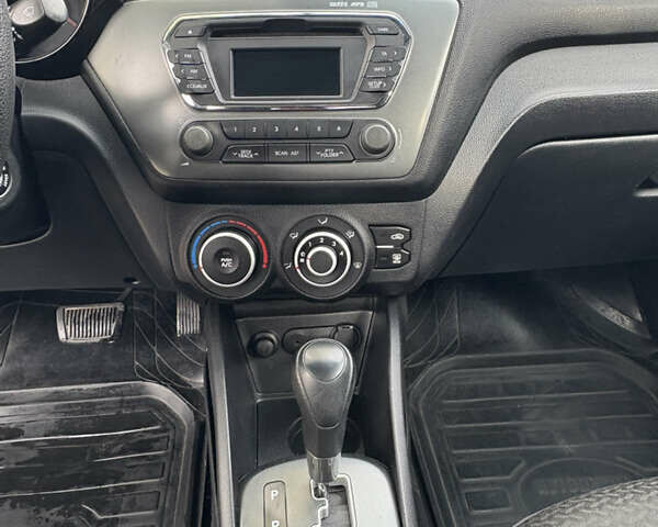 Кіа Ріо 2012 у Никополе на Automoto.ua Білий Кіа Ріо, об'ємом двигуна 1.4 л та пробігом 168 тис. км за 7500 $, фото 13 на Automoto.ua