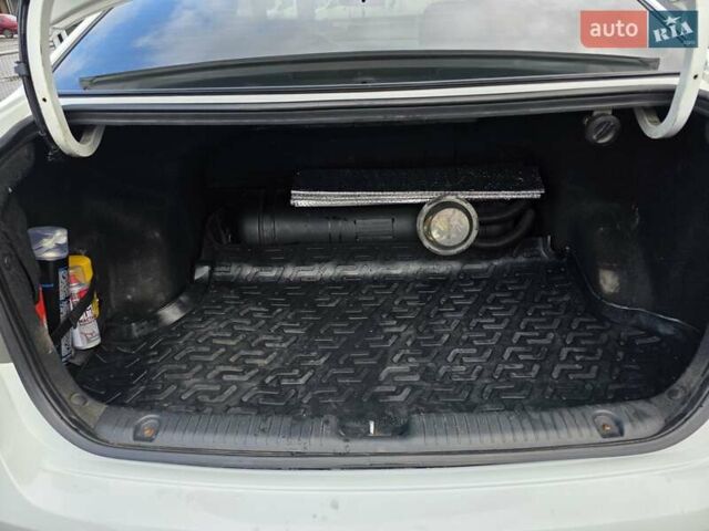 Белый Киа Рио, объемом двигателя 1.4 л и пробегом 288 тыс. км за 7000 $, фото 26 на Automoto.ua