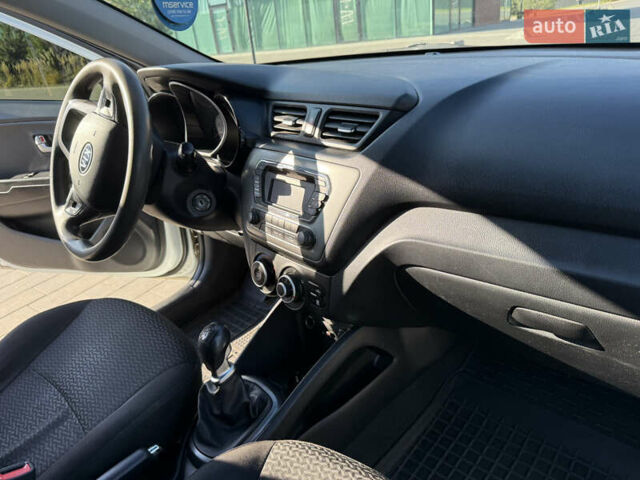 Белый Киа Рио, объемом двигателя 1.4 л и пробегом 118 тыс. км за 7500 $, фото 11 на Automoto.ua