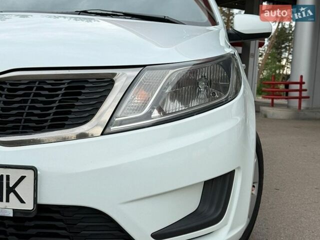 Белый Киа Рио, объемом двигателя 1.4 л и пробегом 167 тыс. км за 7200 $, фото 9 на Automoto.ua