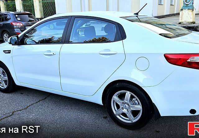 Белый Киа Рио, объемом двигателя 1.4 л и пробегом 105 тыс. км за 6300 $, фото 2 на Automoto.ua