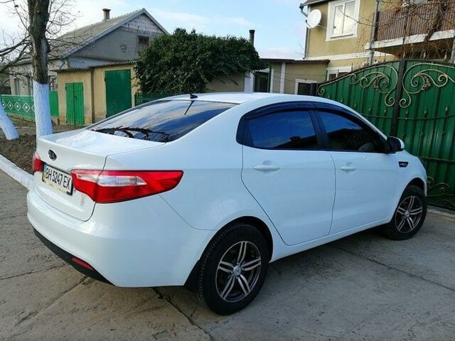 Белый Киа Рио, объемом двигателя 1.6 л и пробегом 135 тыс. км за 3000 $, фото 4 на Automoto.ua