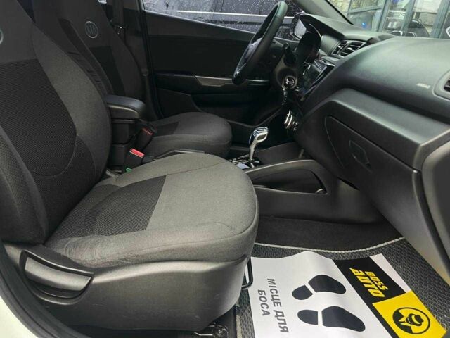 Белый Киа Рио, объемом двигателя 1.6 л и пробегом 150 тыс. км за 7100 $, фото 8 на Automoto.ua